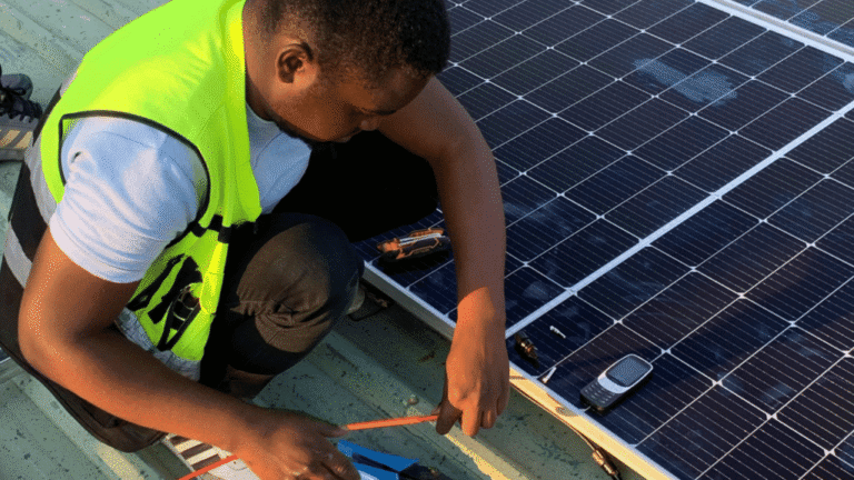 সোলার প্যানেল ইনস্টলেশন গাইড - ধাপে ধাপে সেটআপ